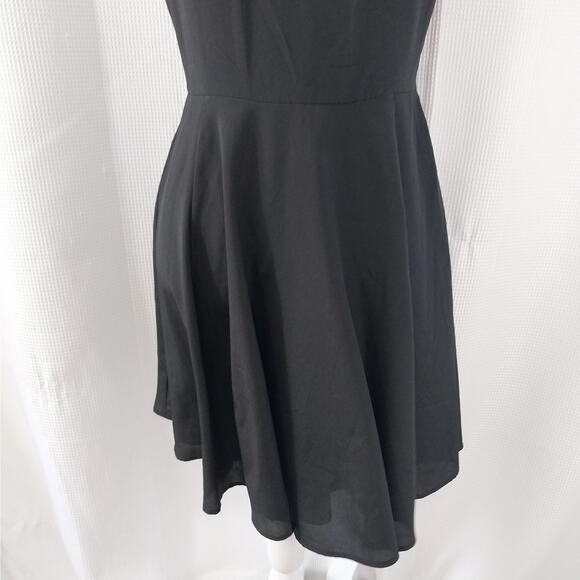 EXPRESS! ELEGANT AND UNDERSTATED BLACK A-LINE PLEATED NECKLINE DRESS! SZ 6 - Picture 4 of 10